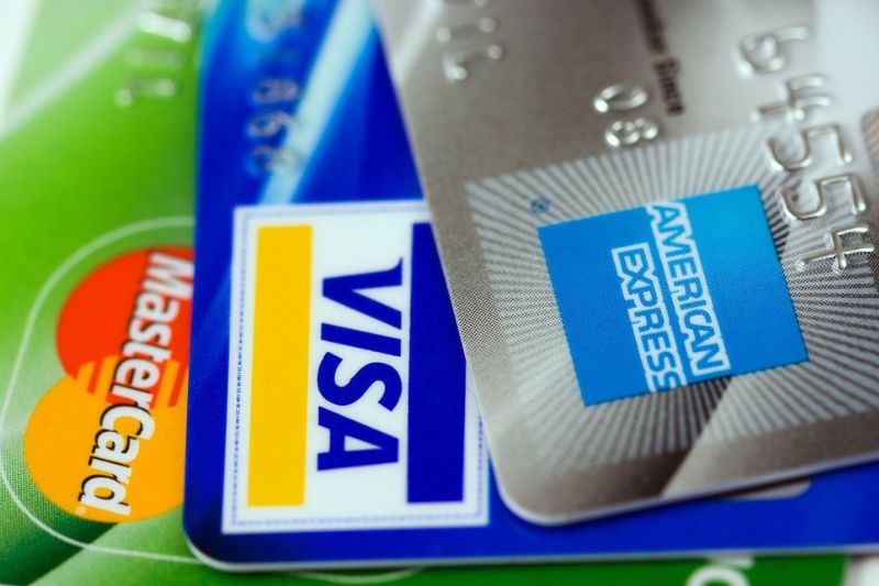 Hiện nay nên làm thẻ Visa ở ngân hàng nào là tốt nhất?
