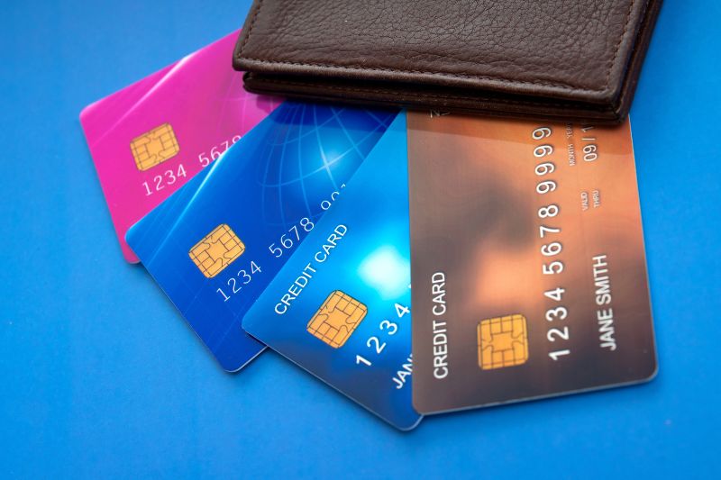 Phân biệt thẻ tín dụng chính và thẻ phụ